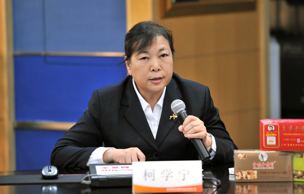 金嗓子控股集团有限公司总经理助理及财务部部长---柯学宁 女士  介绍公司业绩亮点