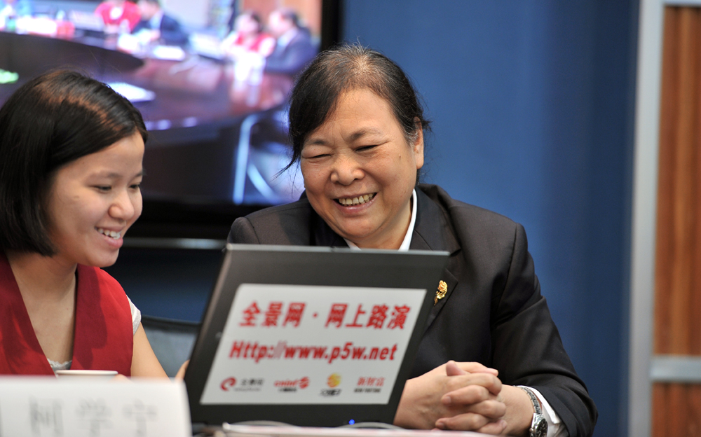 金嗓子控股集团有限公司总经理助理及制造技术部部长---李庆 女士   在回答网上投资者提问