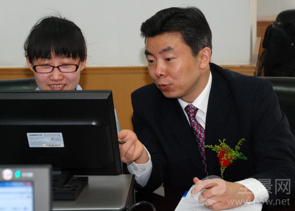 中国长江电力股份有限公司总工程师——陈国庆先生   在回答网上投资者提问