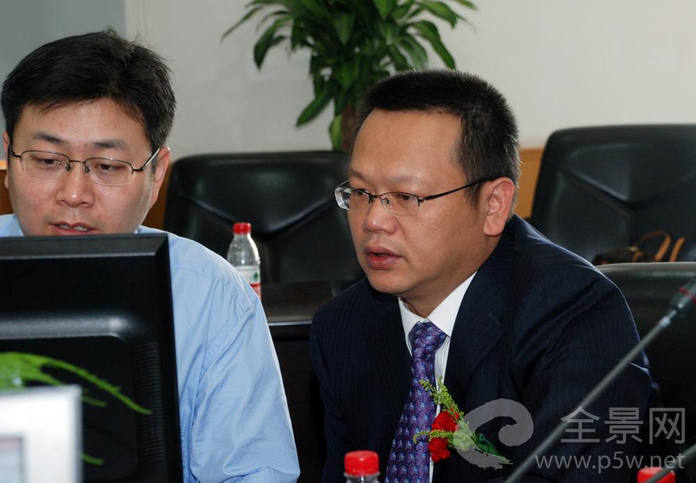 中国长江电力股份有限公司董事会秘书——楼坚先生   在回答网上投资者提问